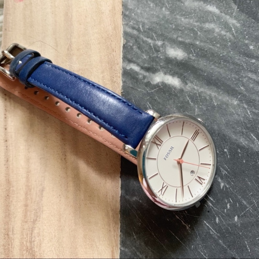 FOSSIL• navy blue and silver genuine leather watch - Picture 2 of 8